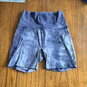 High-Waist Athletic Bike Shorts - Slate Blue Tie-Dye